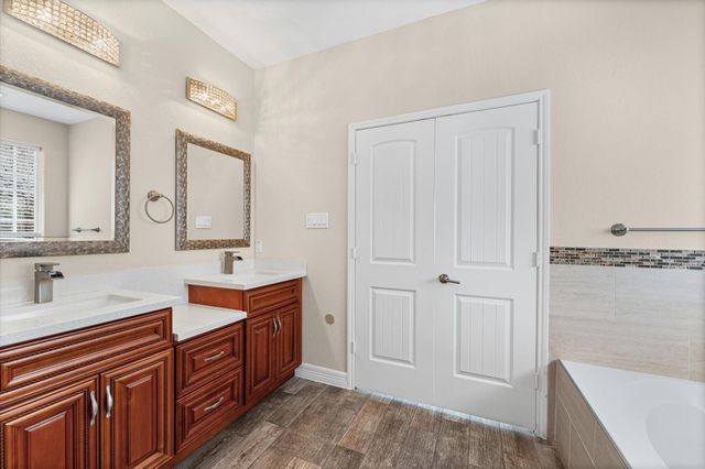 10447 Tree Hollow Circle, La Porte, TX 77571