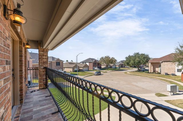 10447 Tree Hollow Circle, La Porte, TX 77571