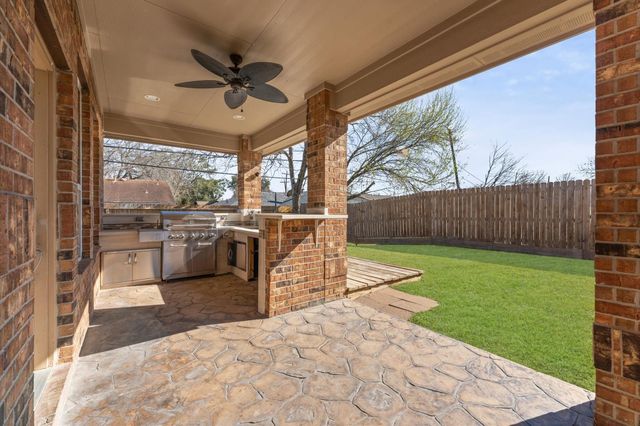 10447 Tree Hollow Circle, La Porte, TX 77571