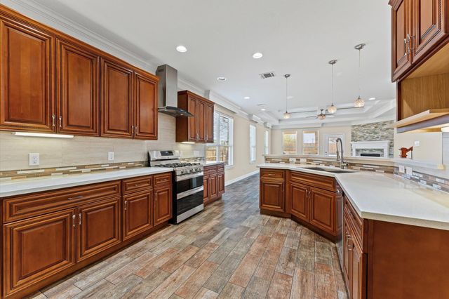 10447 Tree Hollow Circle, La Porte, TX 77571