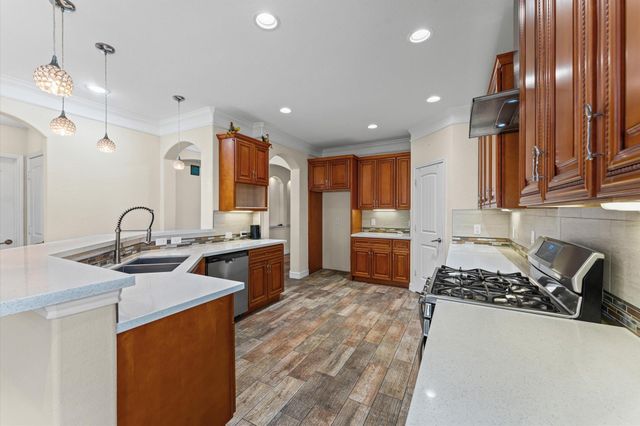 10447 Tree Hollow Circle, La Porte, TX 77571