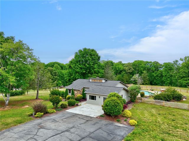 433 Latham Road, Easley, SC 29640