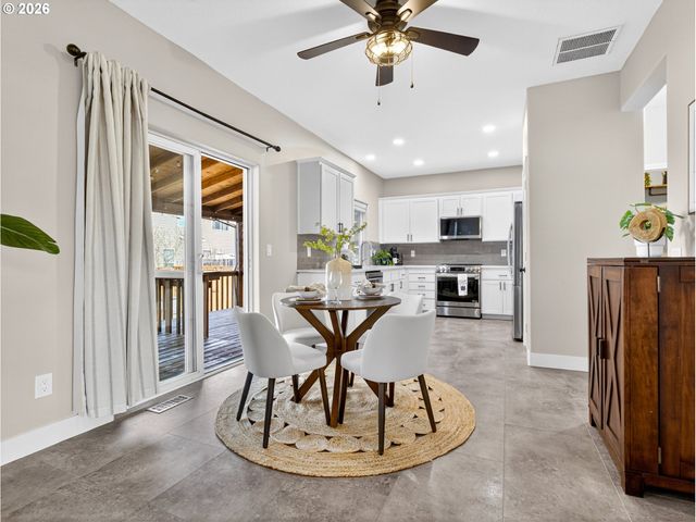 19446 PRAIRIE VIEW Ter, Oregon City, OR 97045