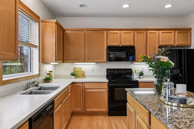 1174 Savanna Trail, Victoria, MN 55386