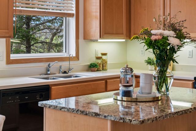 1174 Savanna Trail, Victoria, MN 55386