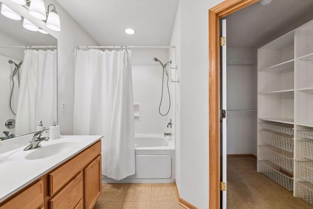 1174 Savanna Trail, Victoria, MN 55386