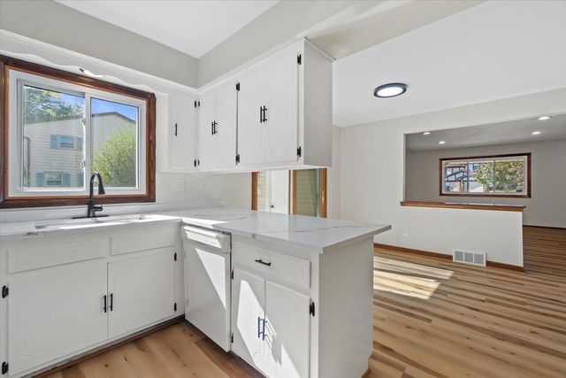 8150 S 88th STREET, Franklin, WI 53132