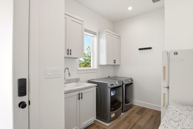 812 N PLEASANT VALLEY DR, Boerne, TX 78006