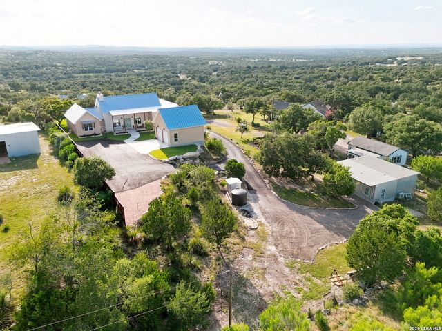 812 N PLEASANT VALLEY DR, Boerne, TX 78006