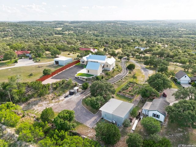 812 N PLEASANT VALLEY DR, Boerne, TX 78006