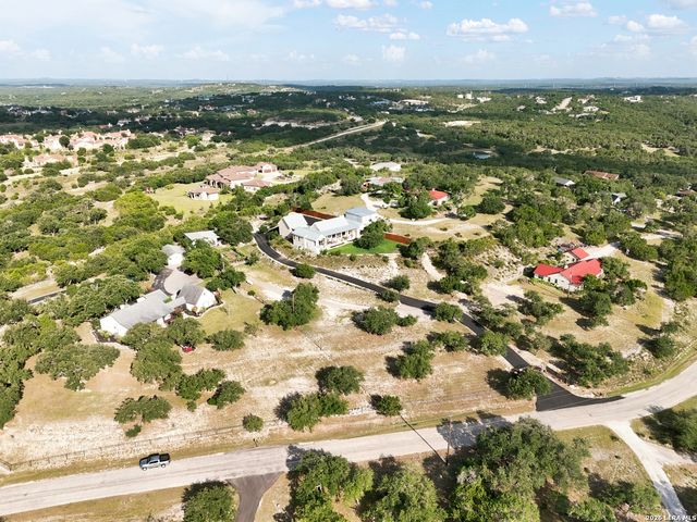 812 N PLEASANT VALLEY DR, Boerne, TX 78006