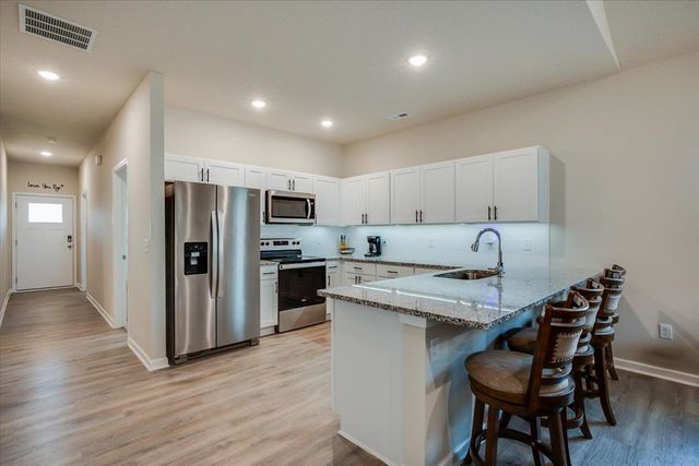 9610 E Creed St, Wichita, KS 67210