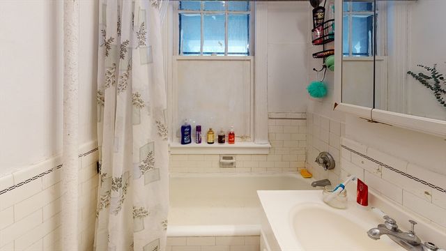 24 Sidlaw Rd 9, Boston, MA 02135