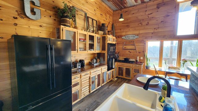 900 County Road 1280, West Plains, MO 65775