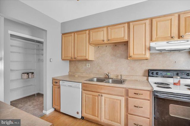 50 AVERY DR, Williamstown, NJ 08094