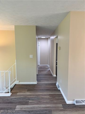 663 Meadowland Drive, Hubbard, OH 44425