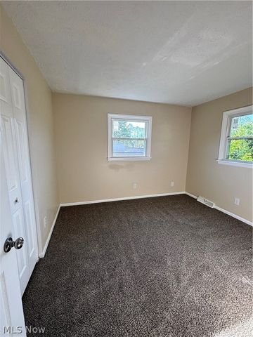 663 Meadowland Drive, Hubbard, OH 44425