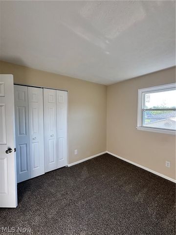 663 Meadowland Drive, Hubbard, OH 44425