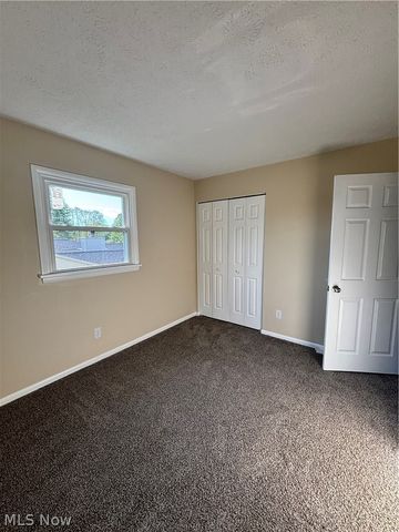 663 Meadowland Drive, Hubbard, OH 44425