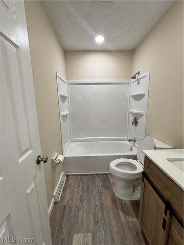 663 Meadowland Drive, Hubbard, OH 44425