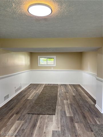 663 Meadowland Drive, Hubbard, OH 44425