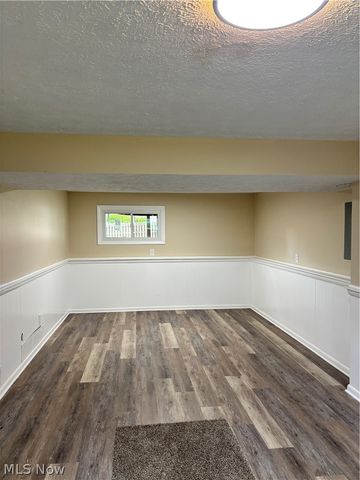 663 Meadowland Drive, Hubbard, OH 44425