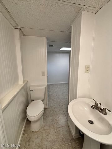 663 Meadowland Drive, Hubbard, OH 44425