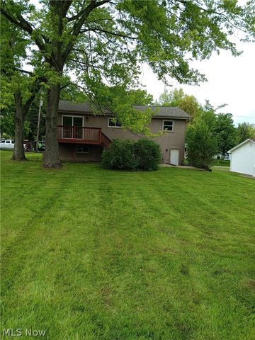 663 Meadowland Drive, Hubbard, OH 44425