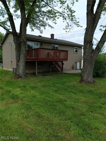 663 Meadowland Drive, Hubbard, OH 44425