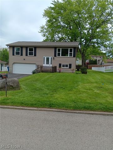 663 Meadowland Drive, Hubbard, OH 44425
