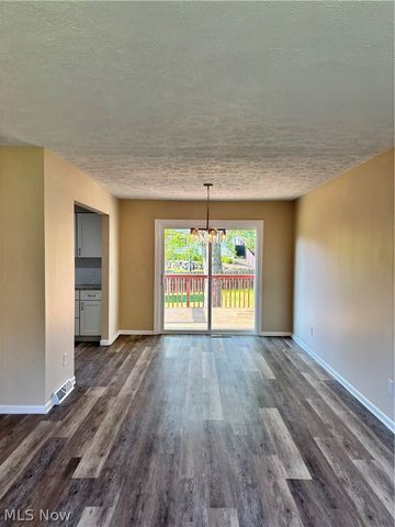 663 Meadowland Drive, Hubbard, OH 44425