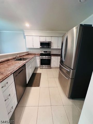 231 Mcauliffe Ct, Franklin Twp., NJ 08873