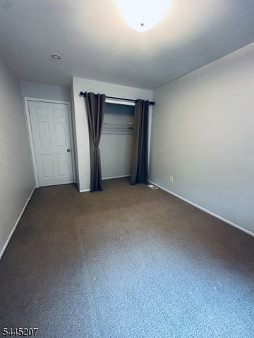 231 Mcauliffe Ct, Franklin Twp., NJ 08873