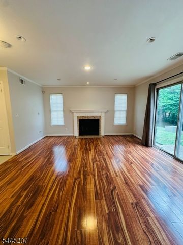 231 Mcauliffe Ct, Franklin Twp., NJ 08873