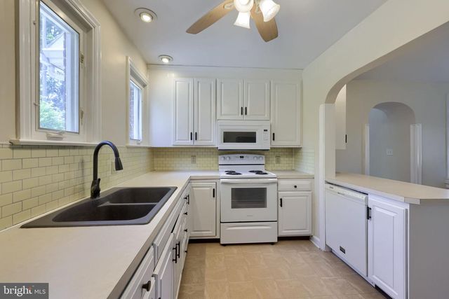 2162 MILLERSVILLE RD, Lancaster, PA 17603