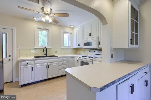 2162 MILLERSVILLE RD, Lancaster, PA 17603