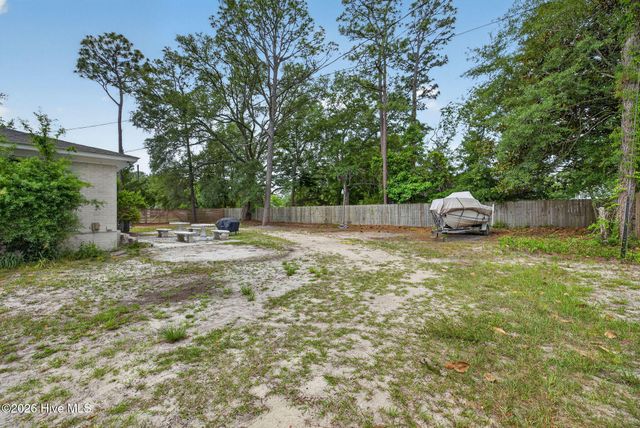9 Castlewood Drive, Wilmington, NC 28409