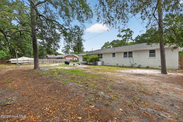 9 Castlewood Drive, Wilmington, NC 28409