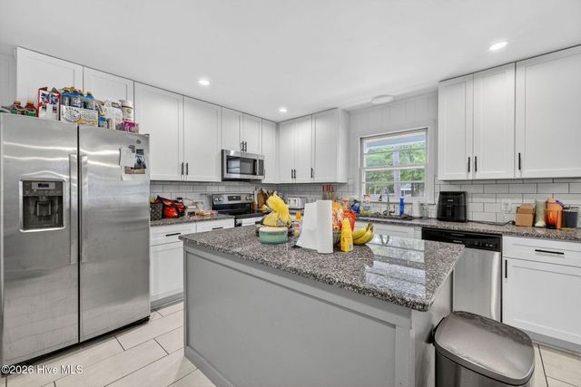 9 Castlewood Drive, Wilmington, NC 28409