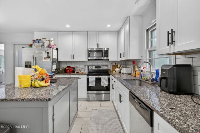 9 Castlewood Drive, Wilmington, NC 28409