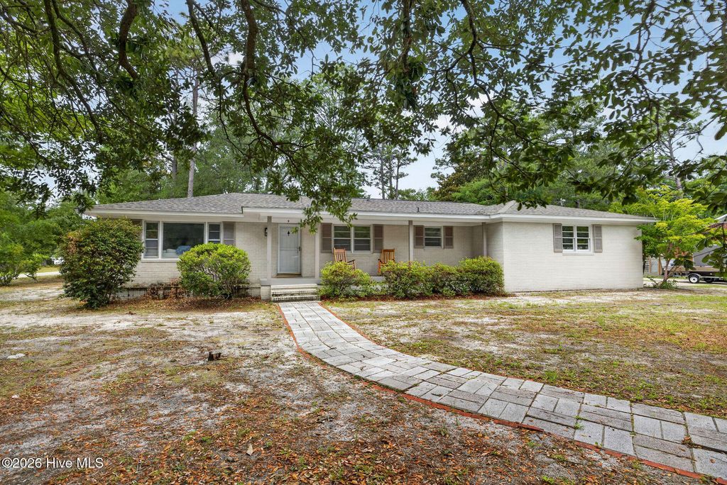 9 Castlewood Drive, Wilmington, NC 28409