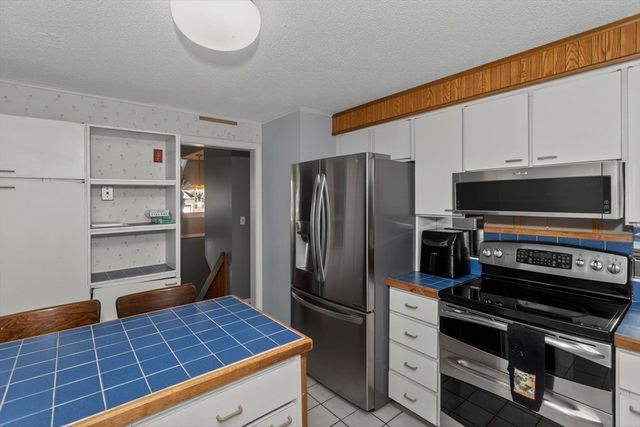 23 Roger Belanger Dr, Bellingham, MA 02019