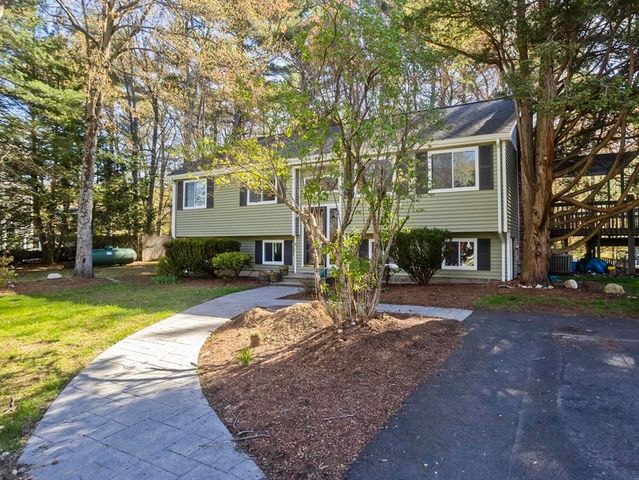 23 Roger Belanger Dr, Bellingham, MA 02019