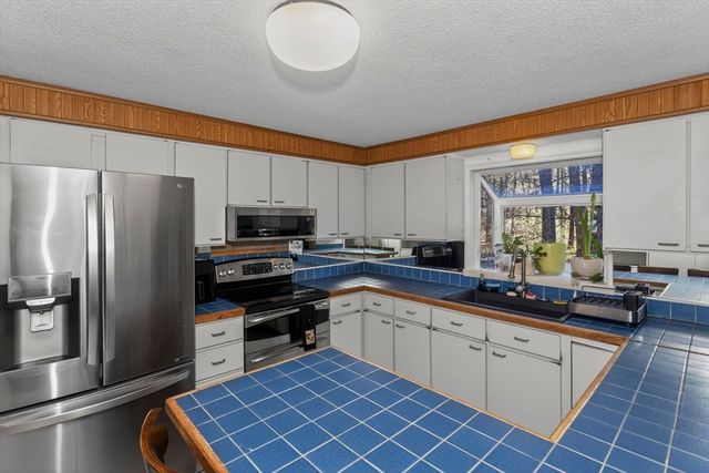 23 Roger Belanger Dr, Bellingham, MA 02019