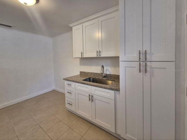 1726 W CHESTNUT STREET B, Tampa, FL 33607