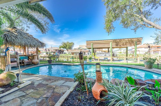 325 Ling Street, Bayou Vista, TX 77563