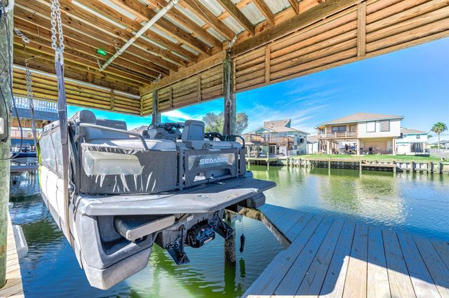 325 Ling Street, Bayou Vista, TX 77563