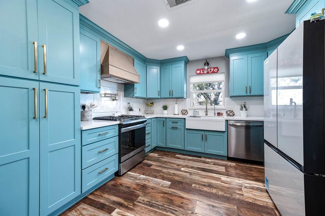 325 Ling Street, Bayou Vista, TX 77563