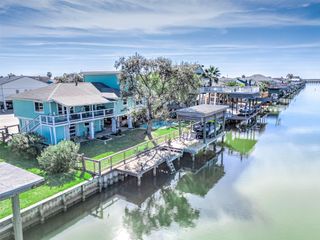 325 Ling Street, Bayou Vista, TX 77563