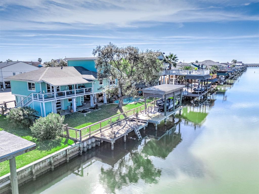 325 Ling Street, Bayou Vista, TX 77563